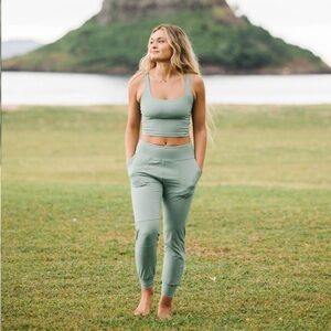 Nani Swimwear Active Trek Jogger Athletic Pants in Sage Green Size Medium